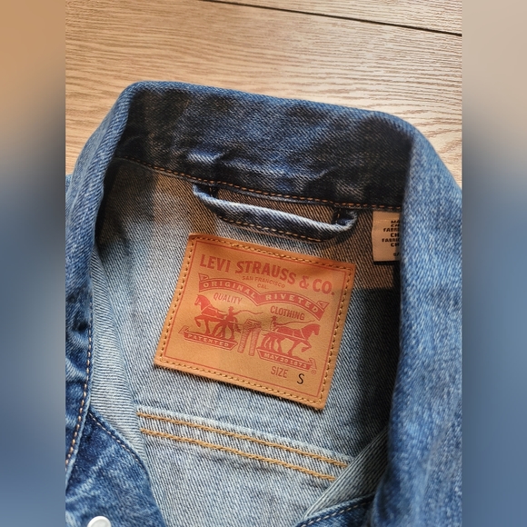 Levi's Trucker Jacket - Picture 3 of 4